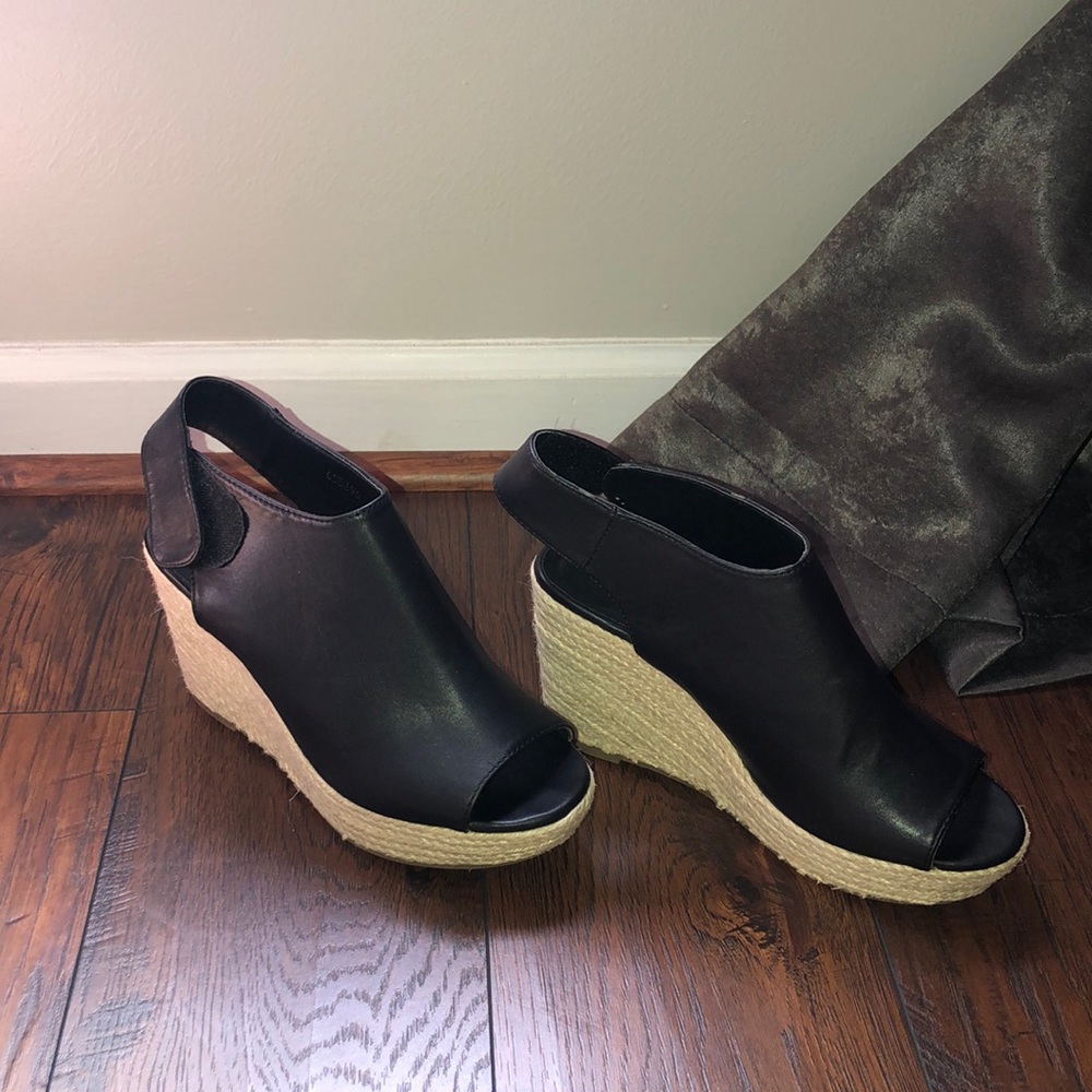 Black and cork wedges